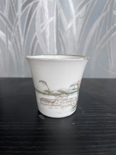 古玩陶瓷粉彩山水紋馬蹄杯拍賣，當(dāng)前價格3600元