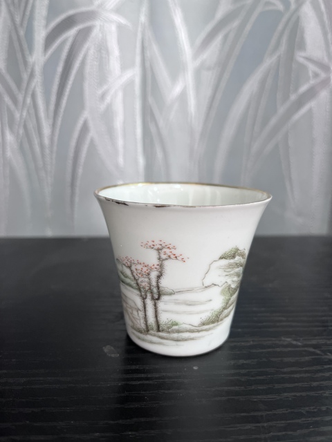 古玩陶瓷粉彩山水紋馬蹄杯拍賣，當(dāng)前價格3600元