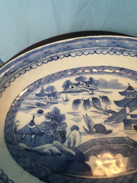 古玩陶瓷清乾隆.青花亭臺樓閣山水紋盤拍賣，當前價格880元