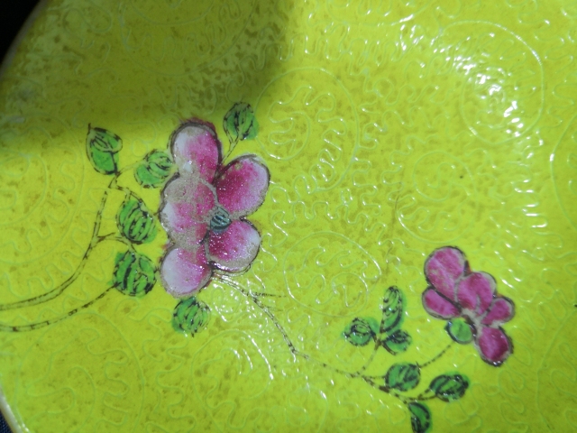古玩陶瓷軋道粉彩花卉紋盤拍賣,當前價格700元