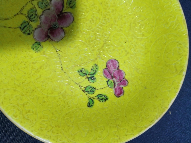古玩陶瓷軋道粉彩花卉紋盤拍賣,當前價格700元