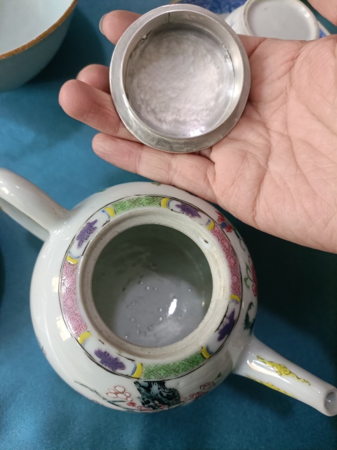 古玩陶瓷雍正粉彩踏雪尋梅壺拍賣,當(dāng)前價(jià)格13888元