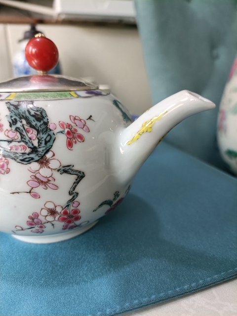 古玩陶瓷雍正粉彩踏雪尋梅壺拍賣,當(dāng)前價(jià)格13888元