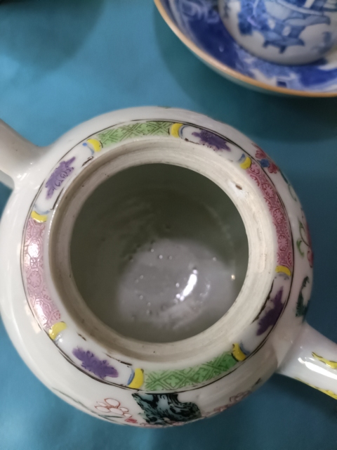 古玩陶瓷雍正粉彩踏雪尋梅壺拍賣,當(dāng)前價(jià)格13888元