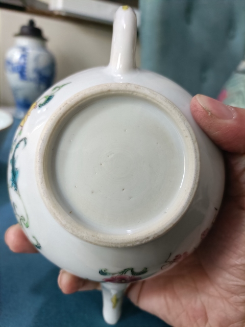 古玩陶瓷雍正粉彩踏雪尋梅壺拍賣,當(dāng)前價(jià)格13888元