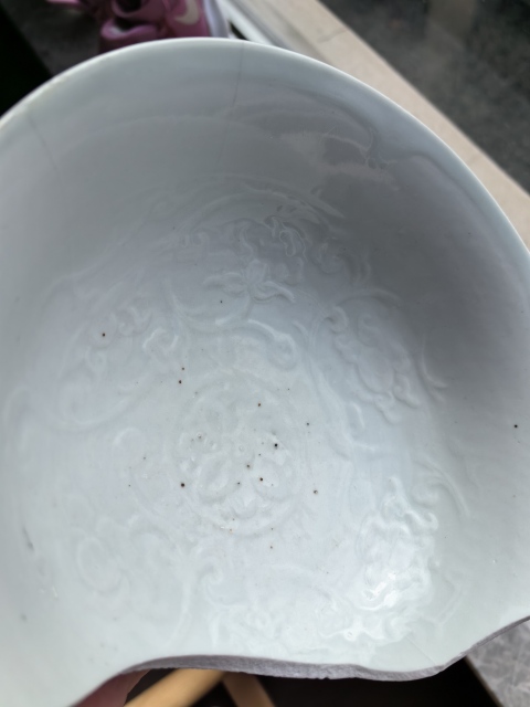 古玩陶瓷元代?樞府釉暗刻花卉紋碗拍賣,當前價格3500元