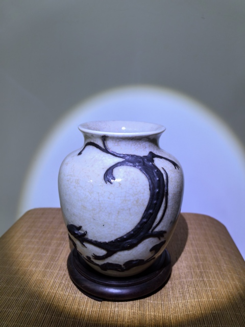 古玩陶瓷清中期哥釉***龍銜靈芝太白尊拍賣,當前價格8500元