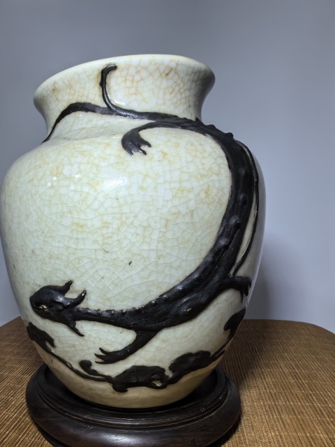 古玩陶瓷清中期哥釉***龍銜靈芝太白尊拍賣,當前價格8500元