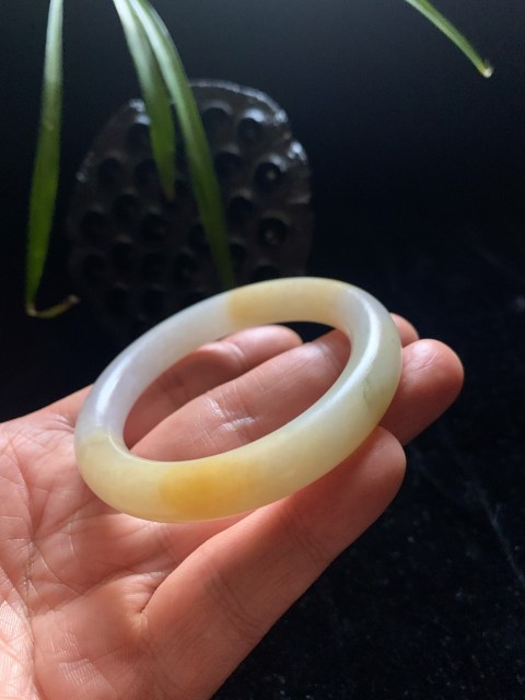 古玩玉器清代天然三彩翡翠手鐲拍賣,當(dāng)前價(jià)格13000元
