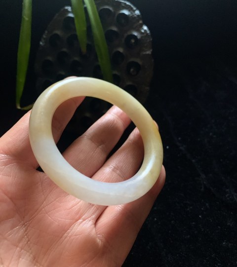 古玩玉器清代天然三彩翡翠手鐲拍賣,當(dāng)前價(jià)格13000元
