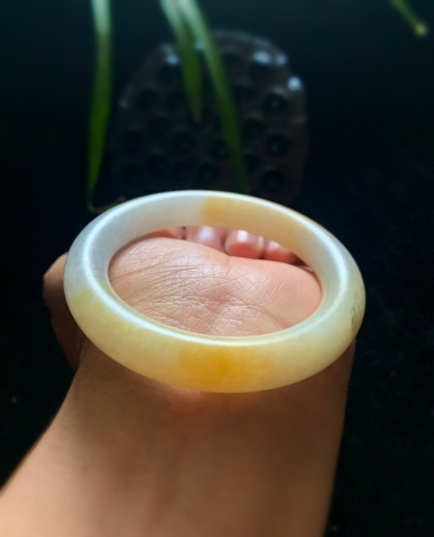 古玩玉器清代天然三彩翡翠手鐲拍賣,當(dāng)前價(jià)格13000元
