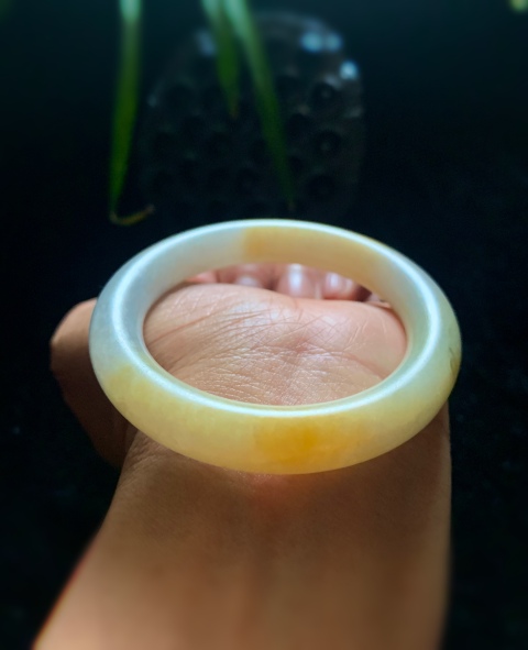 古玩玉器清代天然三彩翡翠手鐲拍賣,當(dāng)前價(jià)格13000元