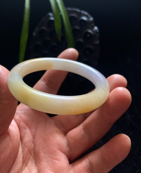 古玩玉器清代天然三彩翡翠手鐲拍賣,當(dāng)前價(jià)格13000元