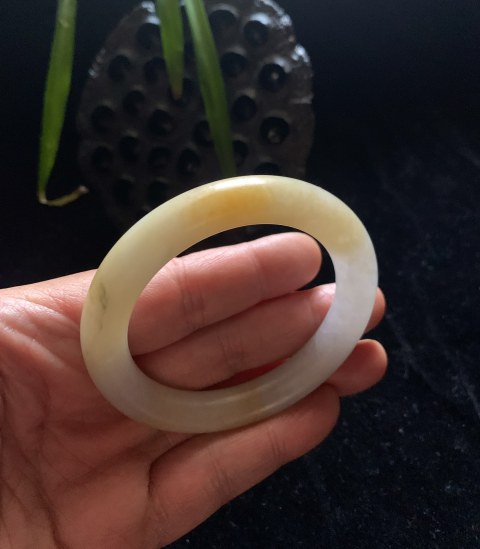 古玩玉器清代天然三彩翡翠手鐲拍賣,當(dāng)前價(jià)格13000元