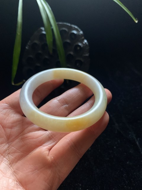 古玩玉器清代天然三彩翡翠手鐲拍賣,當(dāng)前價(jià)格13000元