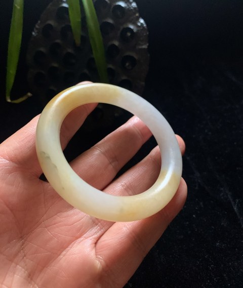 古玩玉器清代天然三彩翡翠手鐲拍賣,當(dāng)前價(jià)格13000元