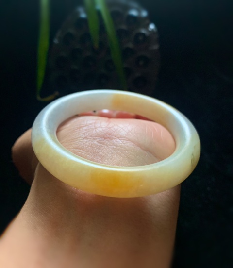 古玩玉器清代天然三彩翡翠手鐲拍賣,當(dāng)前價(jià)格13000元