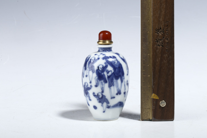 清 雍正年製在銘  染付珊瑚蓋銀杓 青花釉裡紅鼻煙壺 年代物本物保証 古美術 清 雍正年製在銘 染付珊瑚蓋銀杓 青花釉裡紅