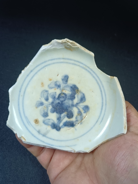 古玩陶瓷明中期成化至弘治青花碗標(biāo)本景德鎮(zhèn)窯口（年份好）拍賣，當(dāng)前價(jià)格55元