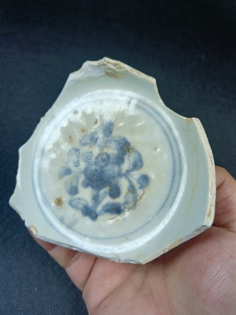 古玩陶瓷明中期成化至弘治青花碗標(biāo)本景德鎮(zhèn)窯口（年份好）拍賣，當(dāng)前價(jià)格55元