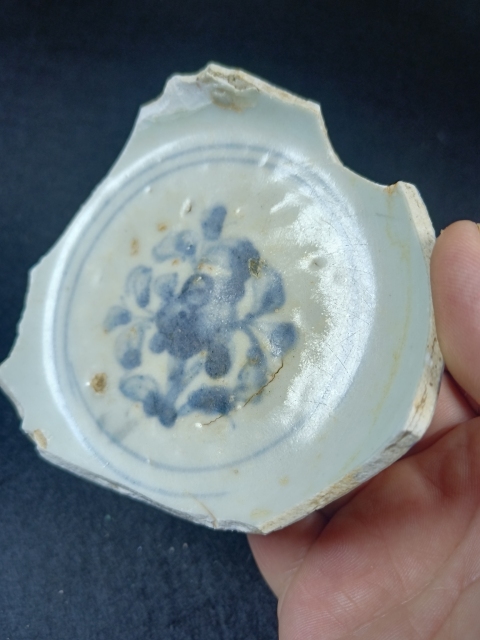 古玩陶瓷明中期成化至弘治青花碗標(biāo)本景德鎮(zhèn)窯口（年份好）拍賣，當(dāng)前價(jià)格55元