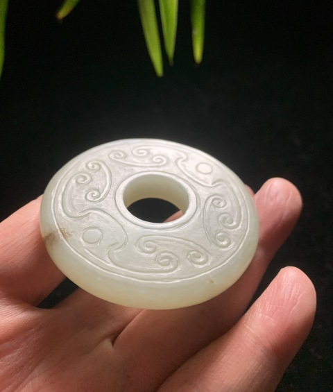 古玩玉器清中期和田玉雕“卷云紋壁”拍賣,當(dāng)前價(jià)格15000元