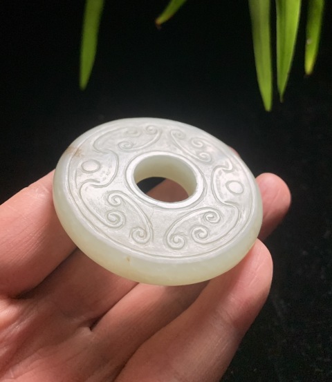 古玩玉器清中期和田玉雕“卷云紋壁”拍賣,當(dāng)前價(jià)格15000元