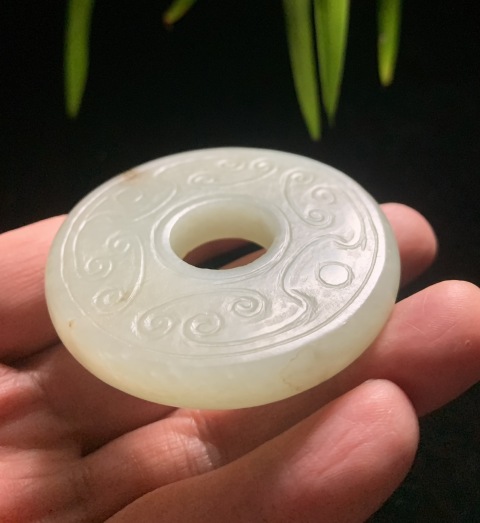 古玩玉器清中期和田玉雕“卷云紋壁”拍賣,當(dāng)前價(jià)格15000元