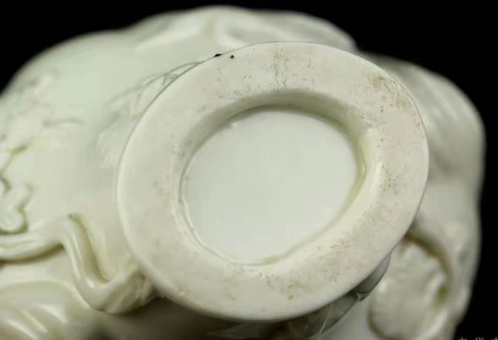古玩陶瓷清末德化窯白釉堆塑松鹿爵杯拍賣，當前價格4200元