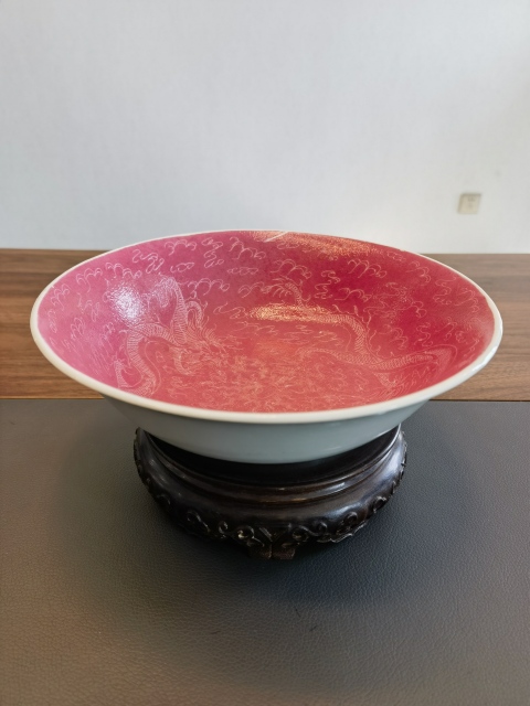 古玩陶瓷25厘米大清光緒年製官窯款胭脂紅釉軋道龍紋大碗拍賣，當前價格6500元