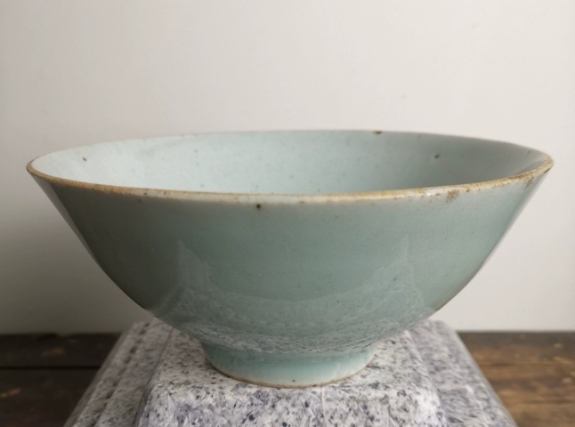 清中期豆青釉大碗拍賣，當前價格188元