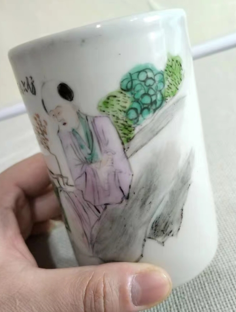 古玩陶瓷粉彩童子圖筆筒拍賣,當(dāng)前價(jià)格350元