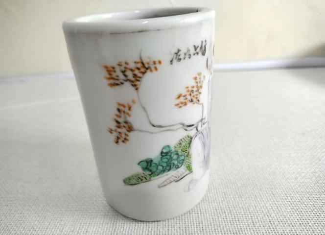 古玩陶瓷粉彩童子圖筆筒拍賣,當(dāng)前價(jià)格350元