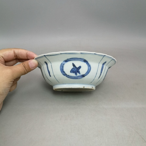 古玩陶瓷明萬歷?海怪花卉紋克拉克青花碗拍賣,當前價格4888元