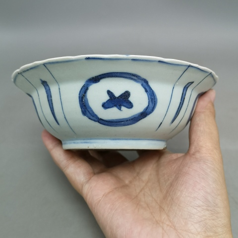 古玩陶瓷明萬歷?海怪花卉紋克拉克青花碗拍賣,當前價格4888元