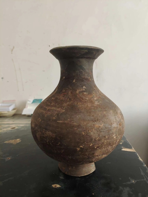 古玩陶瓷館藏級漢代黑陶彩繪漢壺拍賣,當前價格600元