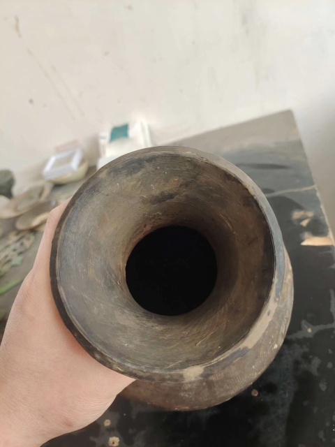 古玩陶瓷館藏級漢代黑陶彩繪漢壺拍賣,當前價格600元