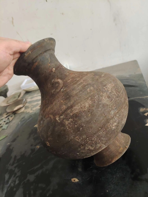 古玩陶瓷館藏級漢代黑陶彩繪漢壺拍賣,當前價格600元