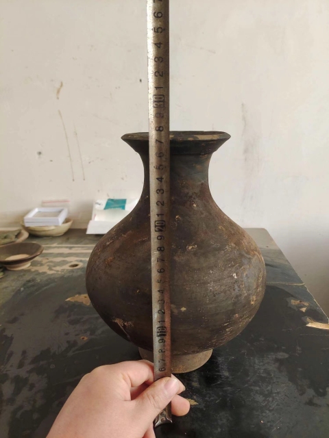 古玩陶瓷館藏級漢代黑陶彩繪漢壺拍賣,當前價格600元