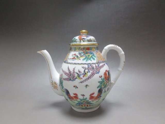古玩陶瓷大雞圖廣彩執(zhí)壺拍賣,當(dāng)前價格1866元