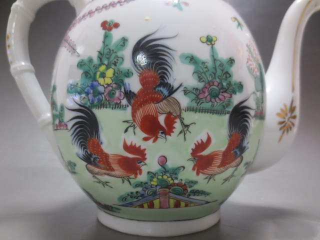 古玩陶瓷大雞圖廣彩執(zhí)壺拍賣,當(dāng)前價格1866元