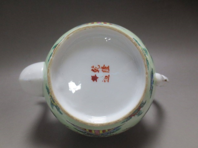 古玩陶瓷大雞圖廣彩執(zhí)壺拍賣,當(dāng)前價格1866元