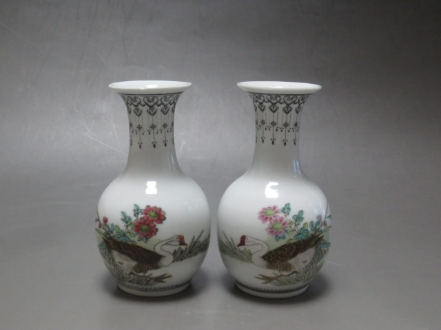 古玩陶瓷蘆燕紋賞瓶一對(duì)拍賣，當(dāng)前價(jià)格688元
