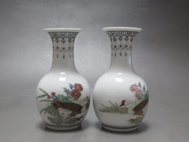 古玩陶瓷蘆燕紋賞瓶一對(duì)拍賣，當(dāng)前價(jià)格688元