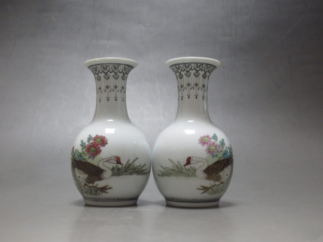 古玩陶瓷蘆燕紋賞瓶一對(duì)拍賣，當(dāng)前價(jià)格688元