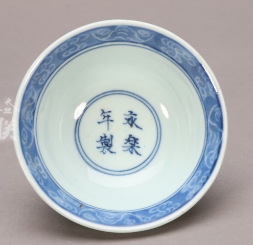 古玩陶瓷【清中期:青花人物壓手杯一對】拍賣,當前價格5788元