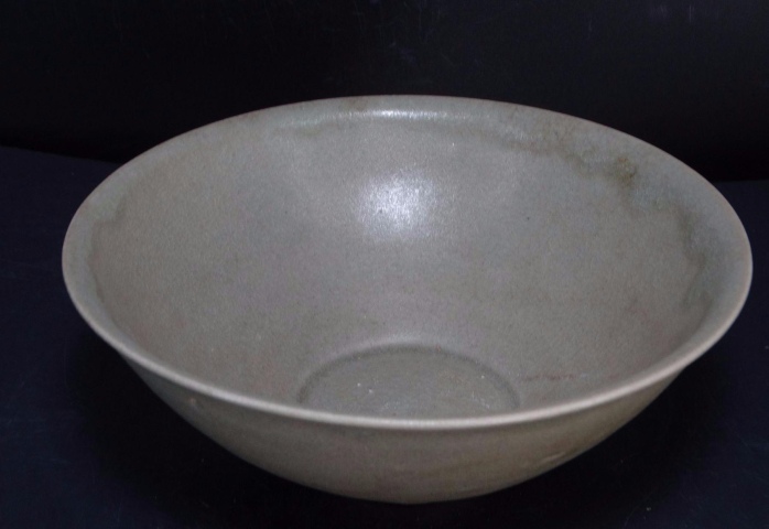 古玩陶瓷龍泉青瓷撇口碗拍賣，當(dāng)前價(jià)格3500元