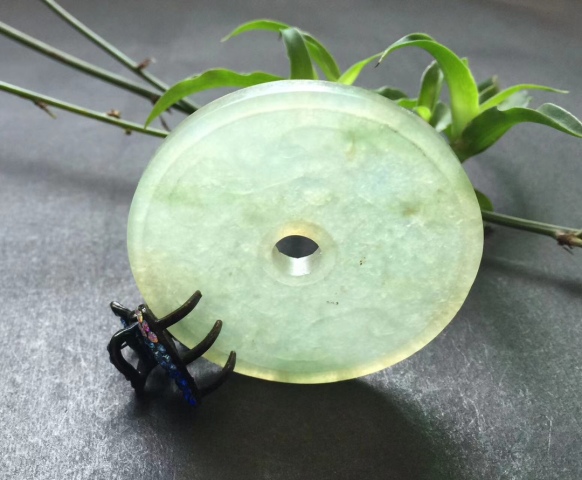 古玩玉器清代天然翡翠雕“卷云紋”壁拍賣，當前價格33000元