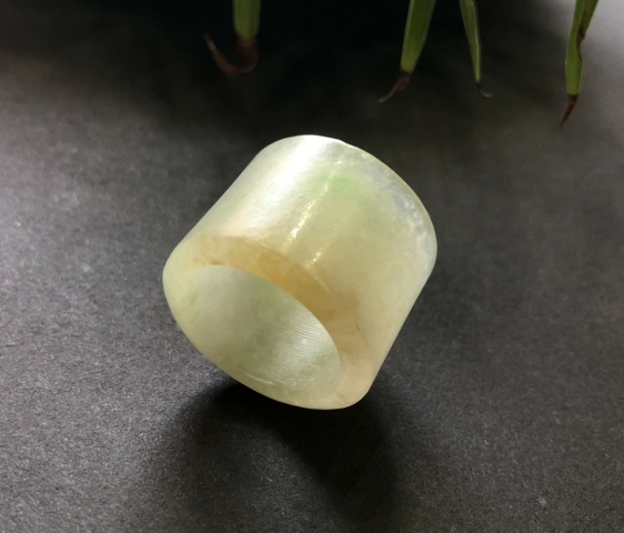 古玩玉器清代天然翡翠雕“素紋扳指”拍賣，當(dāng)前價(jià)格8500元
