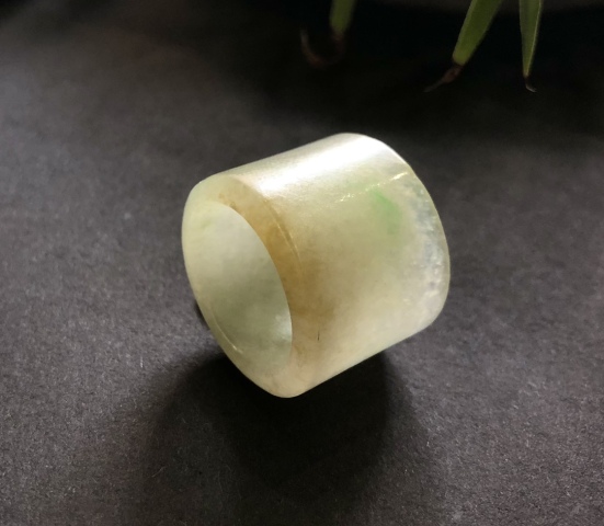古玩玉器清代天然翡翠雕“素紋扳指”拍賣，當(dāng)前價(jià)格8500元